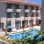 Kanarya Hotel Çeşme