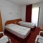 Kanarya Otel